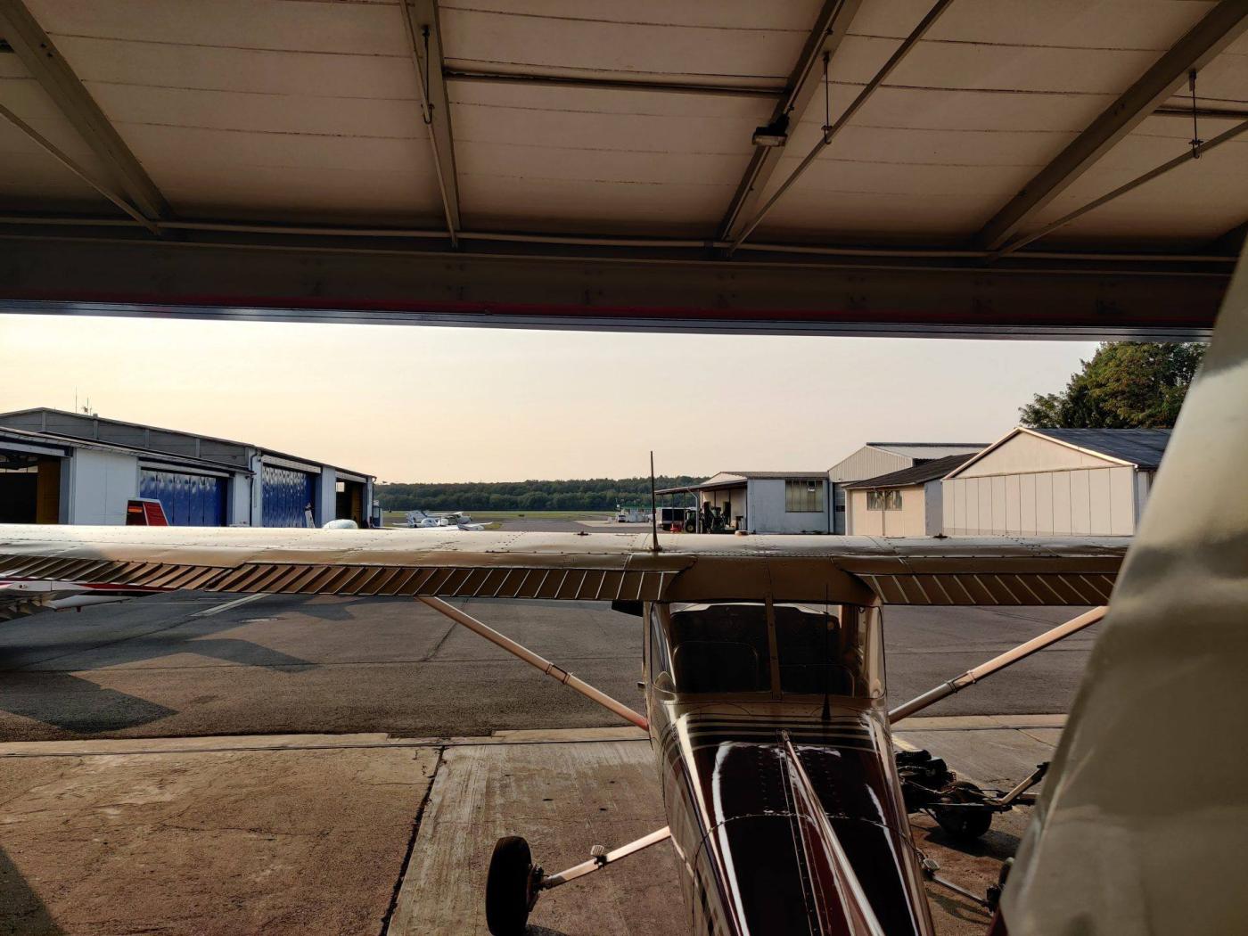 Hangarplätze am Flugplatz Egelsbach